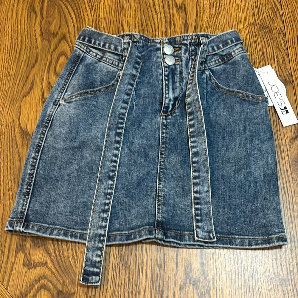 Joe’s Jean skirt. Size:8(girls)